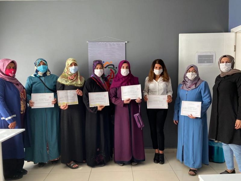 Mardinli Kadınlar 3 Ayın  Sonunda  Kursları bitirip  Sertifikalarını Aldı 