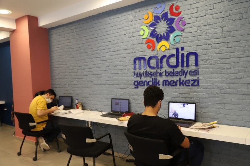 Mardin Büyükşehir Belediyesi Gençlik Merkezi’nden EBA destek sınıfı