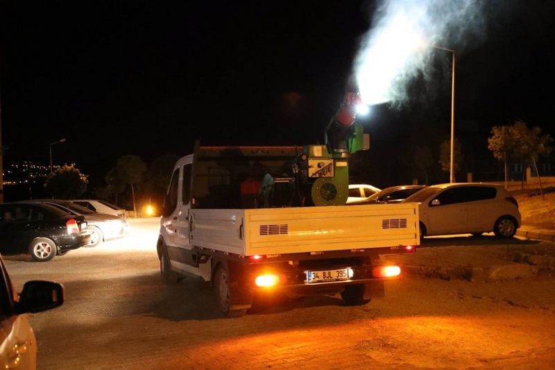 Mardin Büyükşehir Belediyesi kent genelinde ilaçlama çalışmalarını sürdürüyor