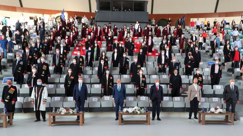 Hasan Kalyoncu Üniversitesi’nde sosyal mesafeli mezuniyet töreni 