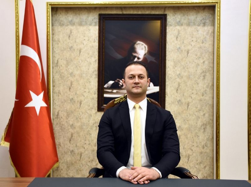 NUSAYBİN İLÇESİ YENİ KAYMAKAMI EMRE YALÇIN GÖREVİNE BAŞLADI