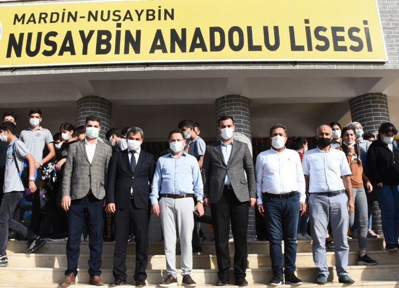 Nusaybin İlçe Kaymakamı Kayabaşı, Nusaybin Anadolu Lisesi öğrencileriyle bir araya geldi.