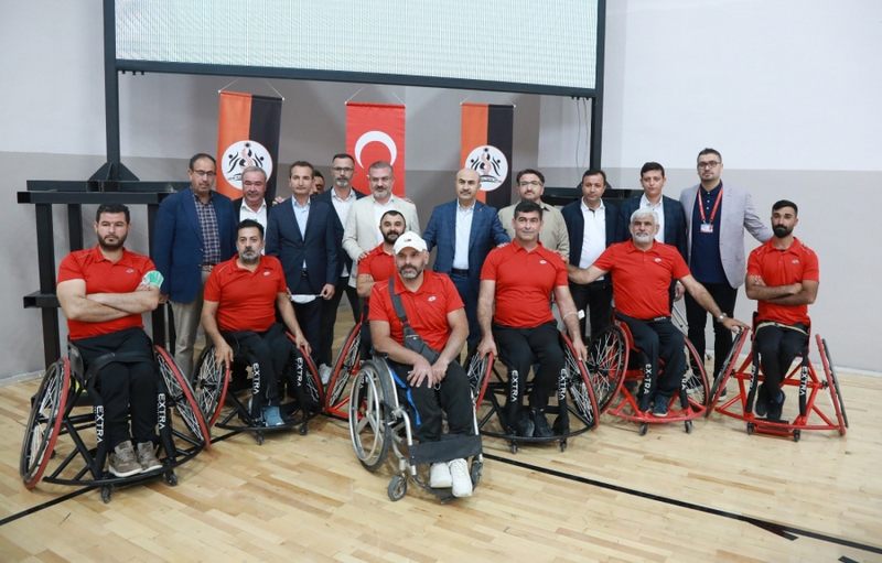 Bakan  Kasapoğlu’ndan   Kızıltepe Tekerlekli Sandalye Basketbol Takımına Destek