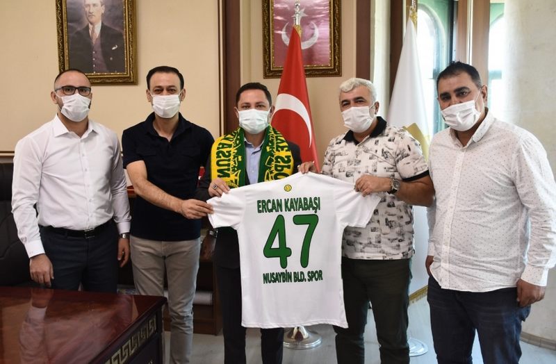 Nusaybin Kaymakamı  Ercan Kayabaşı, Nusaybin Belediye Spor Kulüp Yönetimini makamında ağırladı.