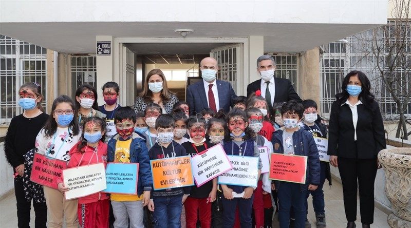 Mardin Valisi  Demirtaş  Kütüphane Haftası Dolayısıyla İl Halk Kütüphanesini Ziyaret Etti