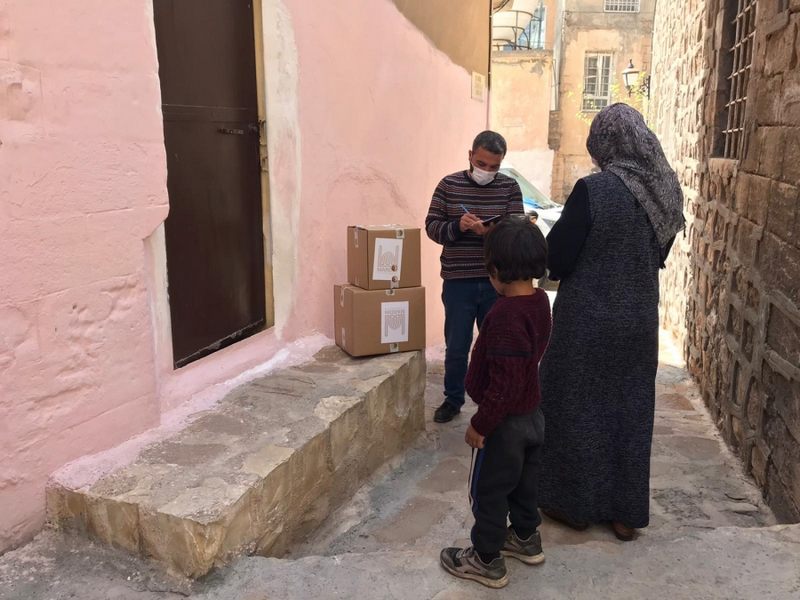 Mardin Büyükşehir Belediyesi Binlerce Gıda Kolisi Dağıtımına Başladı