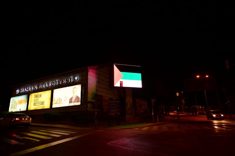 Mamak’ta Led Ekranlara Filistin Bayrağı Yansıtıldı