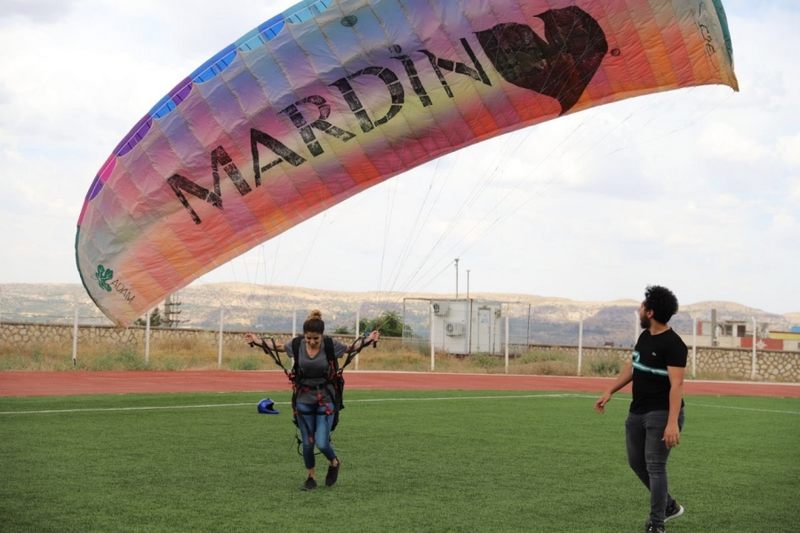 Mardinli gençlerden yamaç paraşütüne büyük ilgi