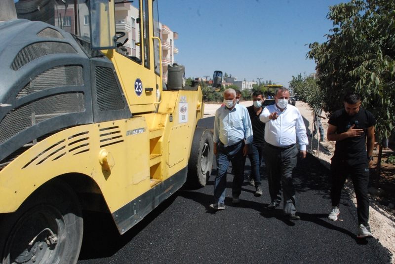 Midyat’ta asfaltlama çalışmaları devam ediyor