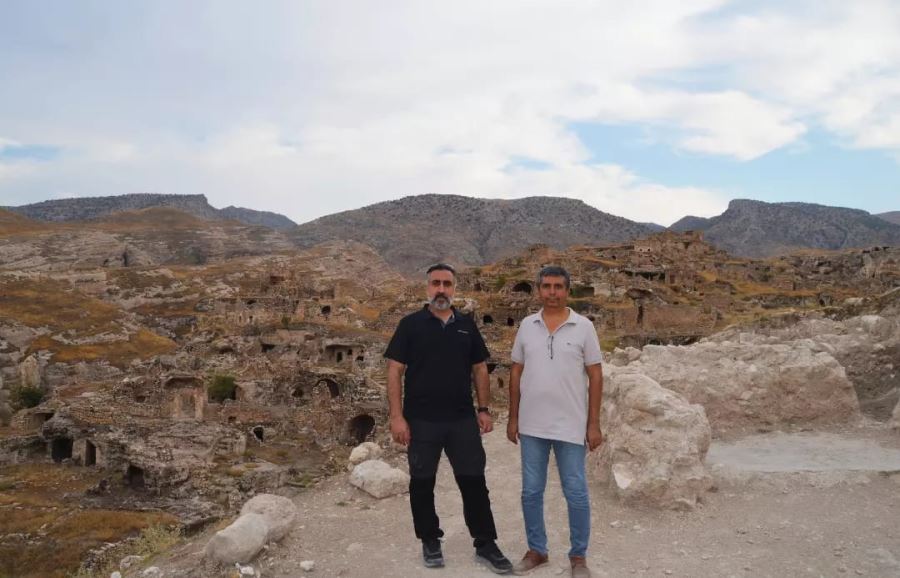 Mardin Artuklu Ünivrsitesi Rektörü Özcoşar, Hasankeyf Arkeolojik Kazı Çalışmalarını Yerinde İnceledi