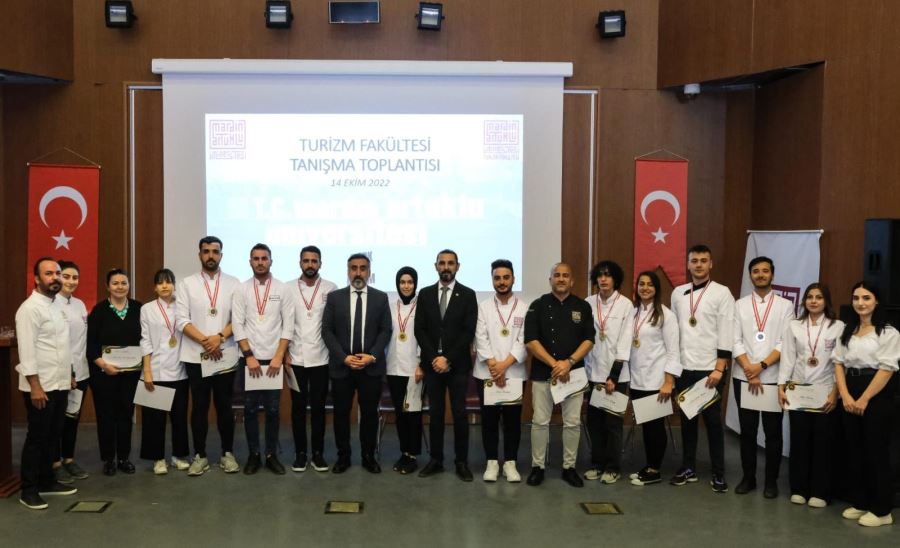 Mardin Artuklu Üniversitesi Rektörü Özcoşar,  Şampiyon Öğrencileri Ödüllendirdi