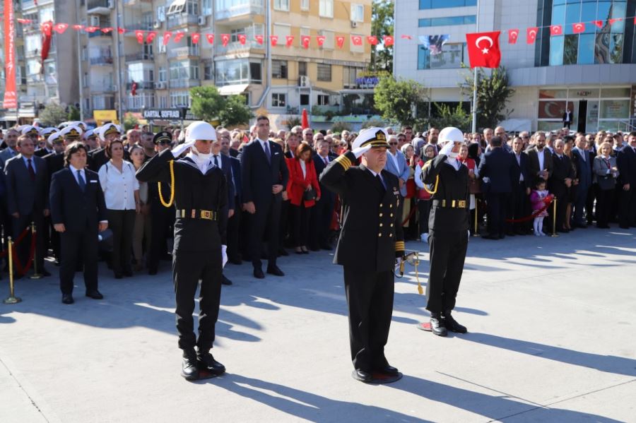 Kartal’da Cumhuriyet Bayramı Dolayısıyla Çelenk Töreni Gerçekleştirildi