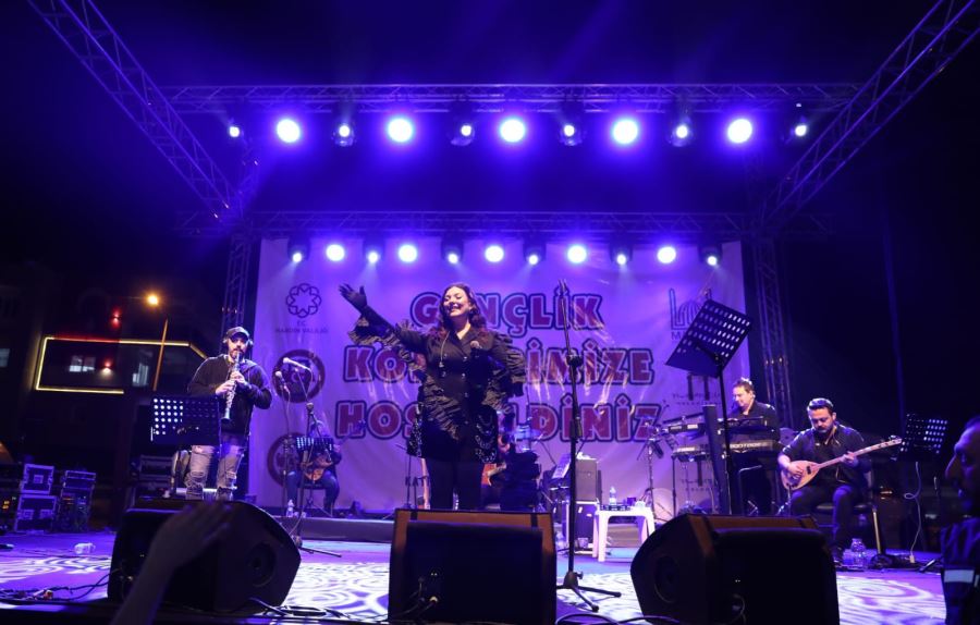 Nusaybinliler Gençlik Konserine Yoğun İlgi Gösterdi