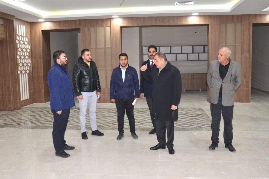 Başkan Şahin, Midyat Kültür ve  kongre merkezi inşaatını gezdi 
