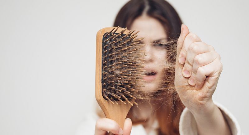 Saç dökülmesi nedir? Sebepleri nelerdir? Nasıl önlenir?