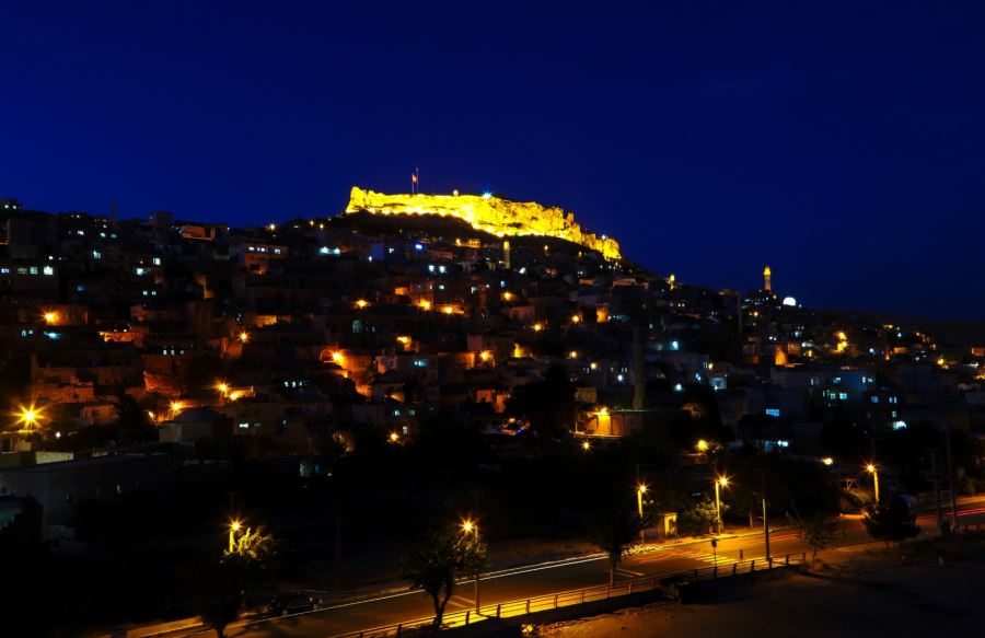 Mardin’de Tarihi Siluete Etki Eden Camii ve Medreseler Aydınlatılacak