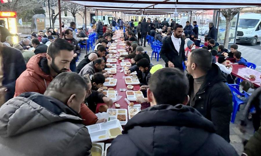 Midyat Belediyesi depremzedeler için iftar çadırı kurdu