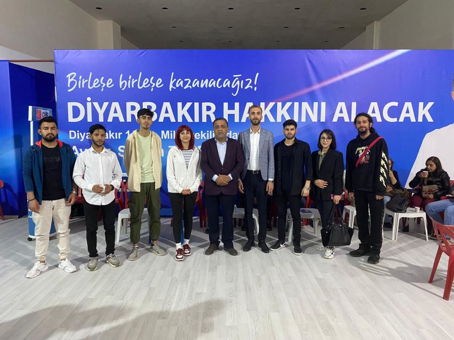 Diyarbakırlı Genç Yüz’ler seçim öncesi siyasetçilerle bir araya geldi. 