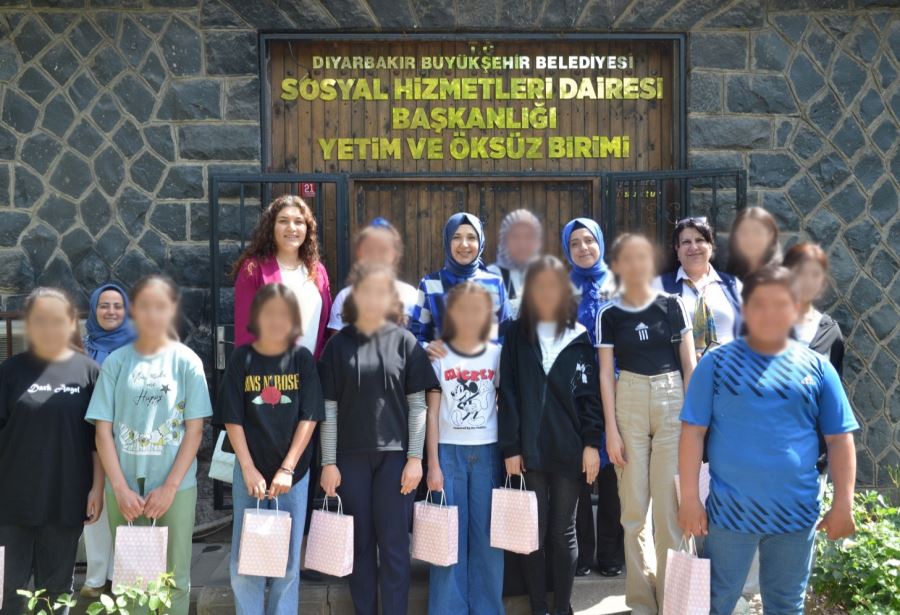 Diyarbakır Valisinin Eşi Zeliha Su, Yetim Çocuklarla Bir Araya Geldi
