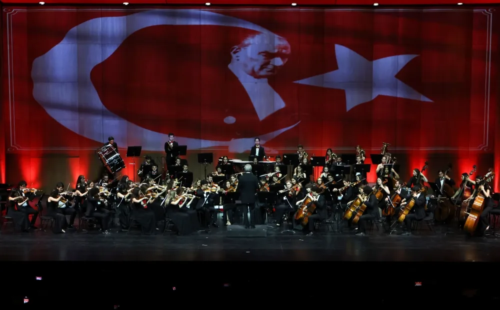 Cumhuriyet’in 100’üncü yılı Türkiye Gençlik Filarmoni Orkestrası ile Kutlandı.