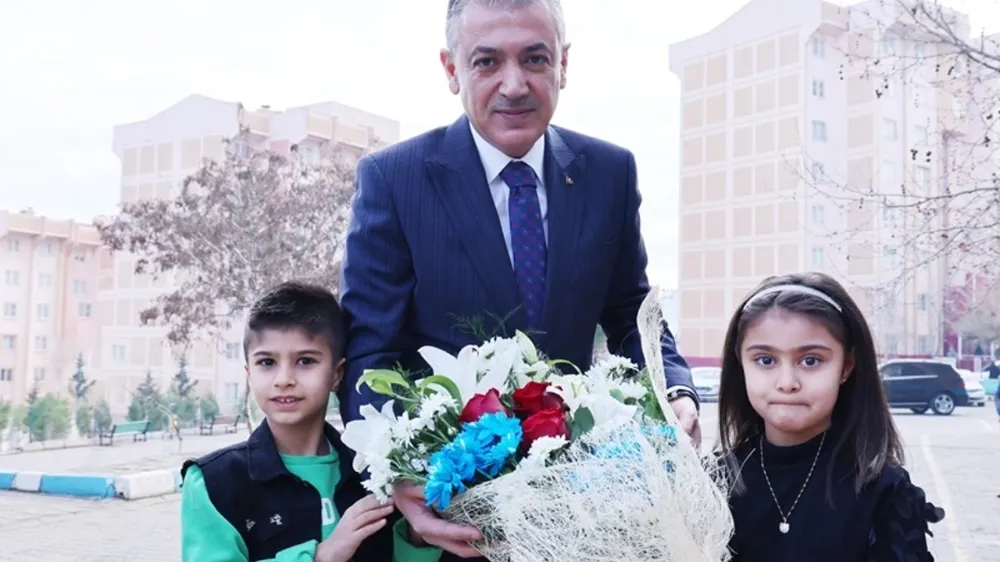Mardin Valisi Tuncay  Akkoyun, Karne Dağıtım Törenine katıldı