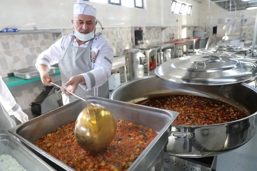 Mardin Büyükşehir Aşevinden  İhtiyaç Sahibi Binlerce Kişiye Sıcak Yemek  