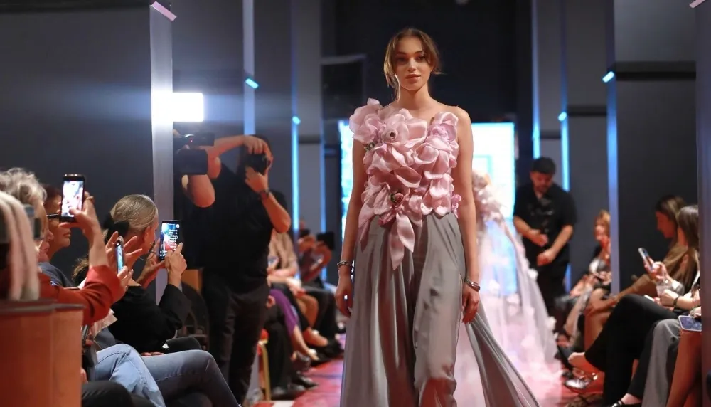 BURSA FASHION WEEK 2024 TARİHİ MERİNOS SANAYİ TEKSTİL MÜZESİNDE GERÇEKLEŞTİ.