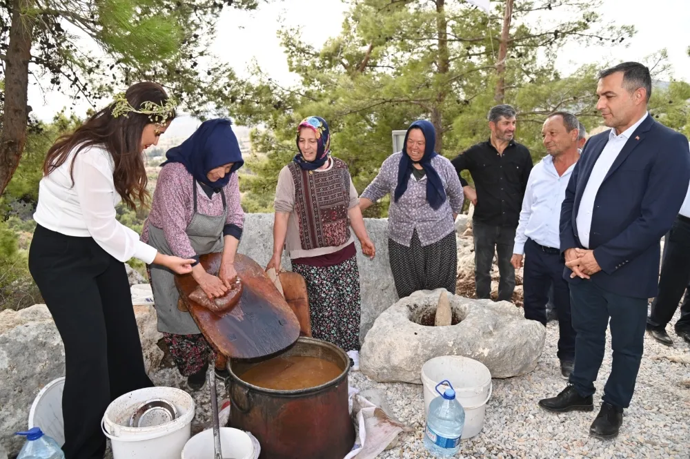 MANAVGAT’TA ZEYTİN VE ZEYTİNYAĞI FESTİVALİ COŞKUYLA BAŞLADI