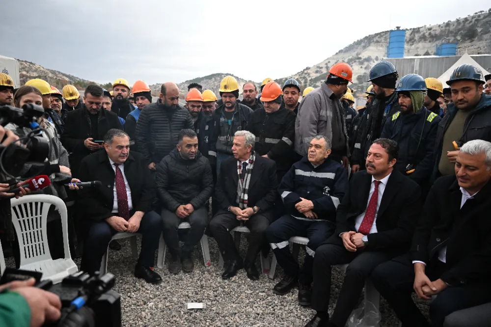 BAŞKAN MANSUR YAVAŞ’TAN GREVDEKİ MADEN İŞÇİLERİNE DESTEK ZİYARETİ