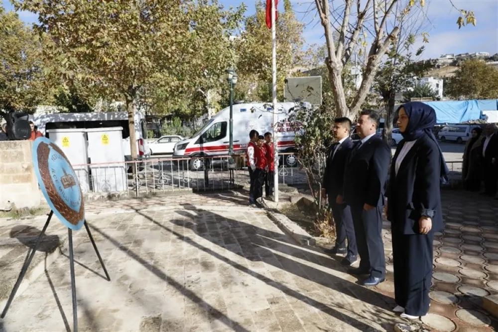 Yeşilli İlçesinde 24 Kasım Öğretmeler Günü Kutlandı.