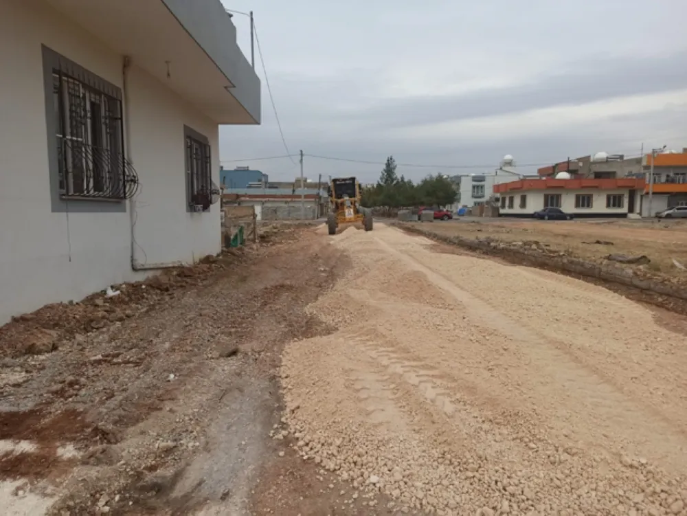 Kızıltepe Belediyesi 3 mahallede yol çalışması yapılıyor