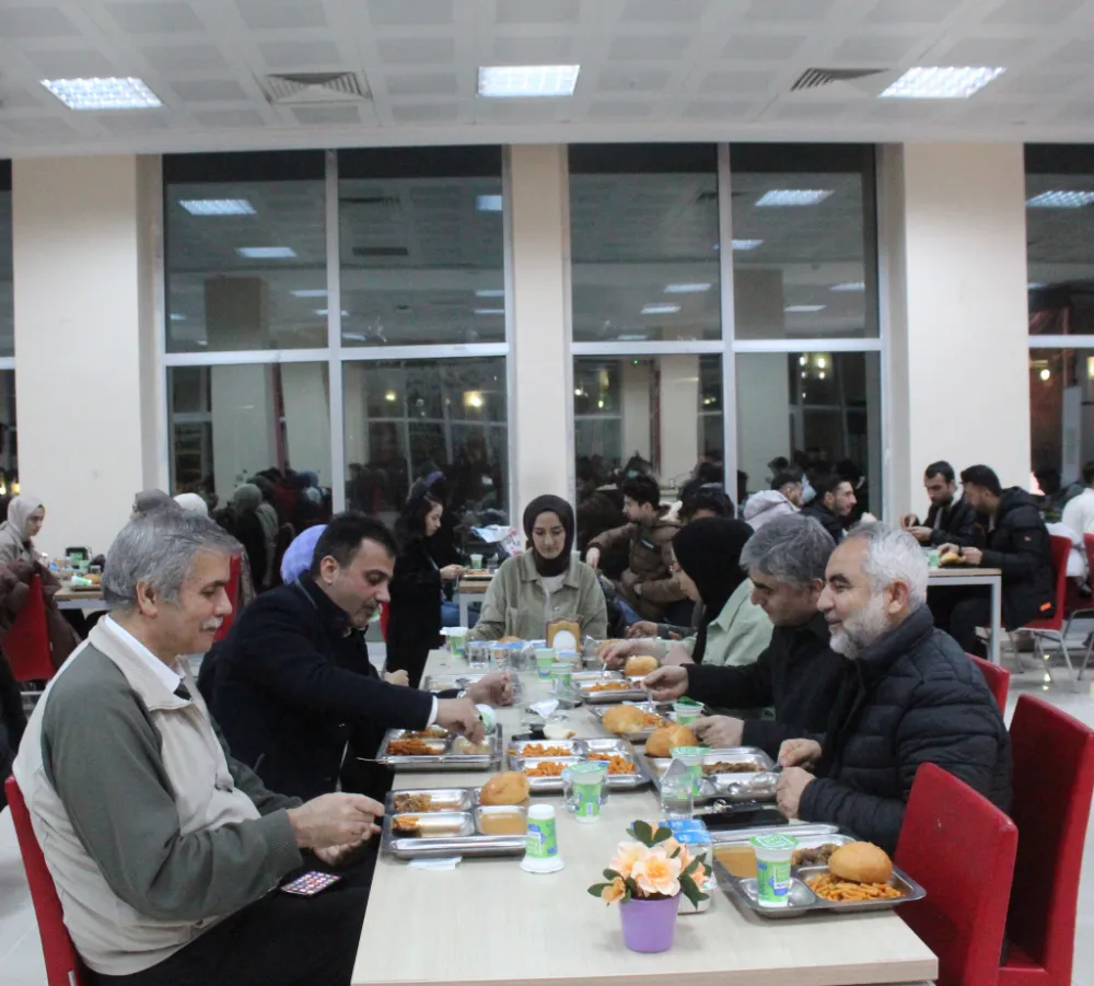 Mardin Artuklu  Üniversitesi Kampüsünde Öğrencilere İftar Öncesi Söyleşiler Düzenleniyor