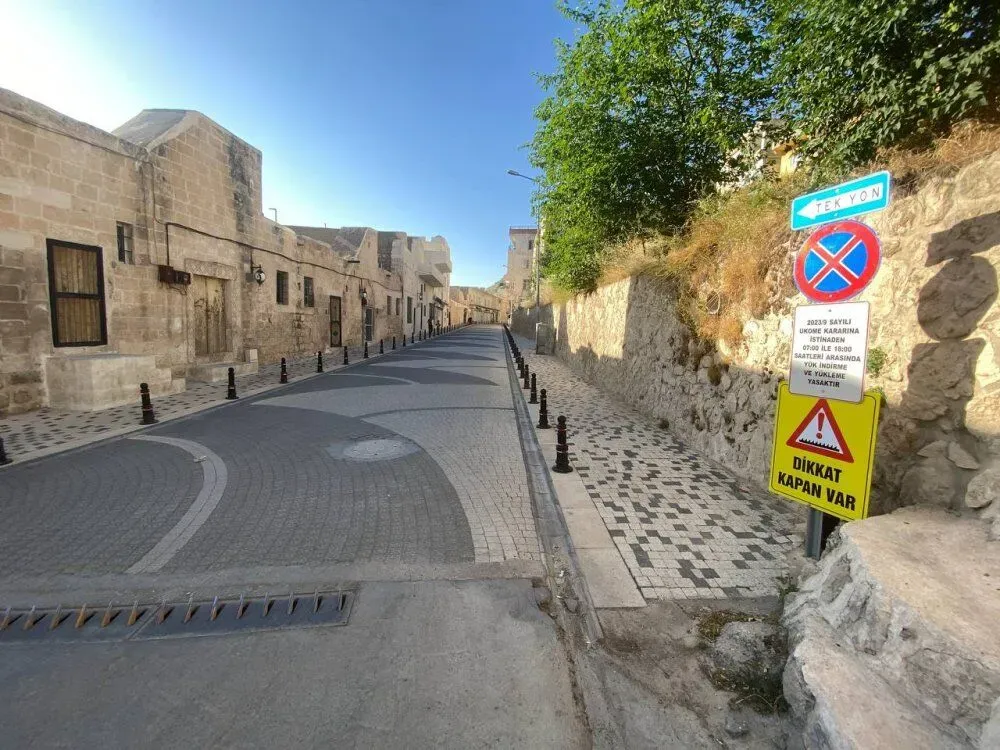 Savur’da Tek Yönlü Caddeye Kapanlı Önlem