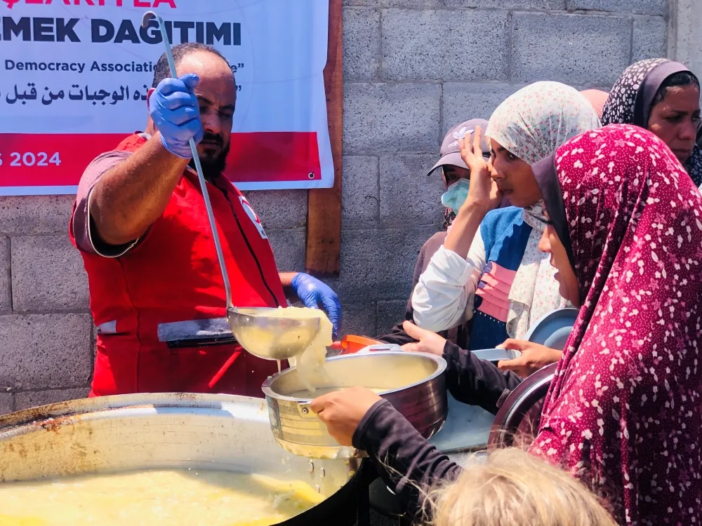 KADEM’DEN KIZILAY’IN GAZZE’DEKİ AŞEVİNE DESTEK   