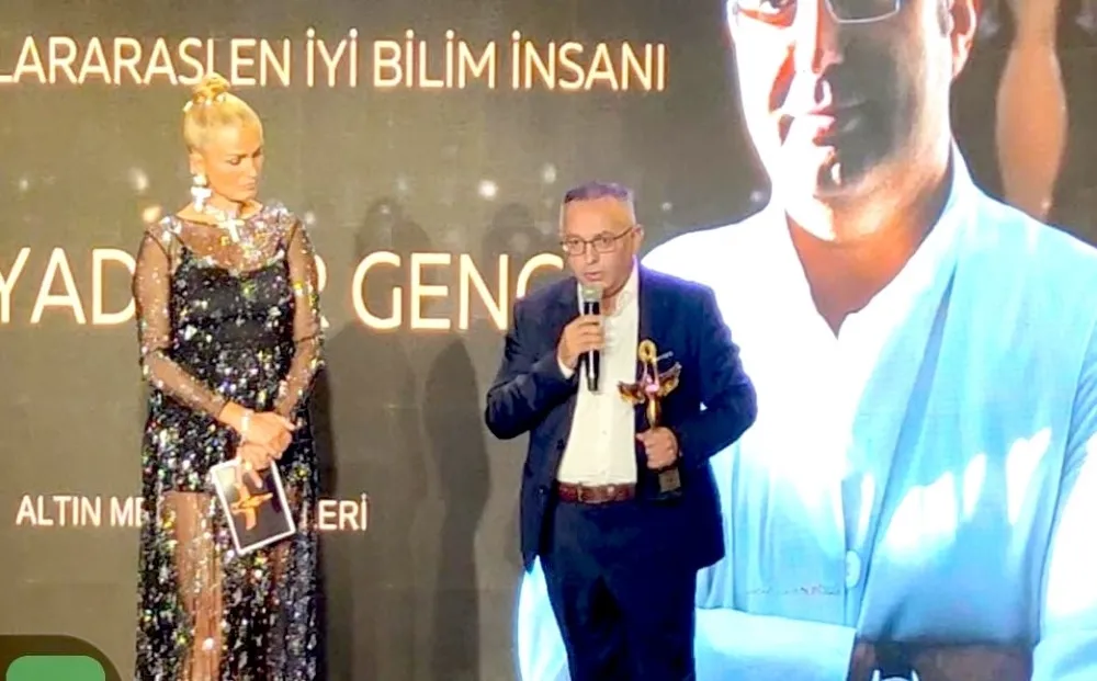 Ünlü Kanser doktoru Yadigâr Genç ödülünü İstanbul’da aldı…