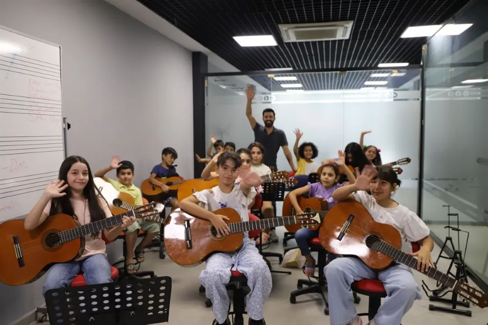 Gençler Mardin Sanat Akademisinde Hem Öğreniyor Hem de Eğleniyor 