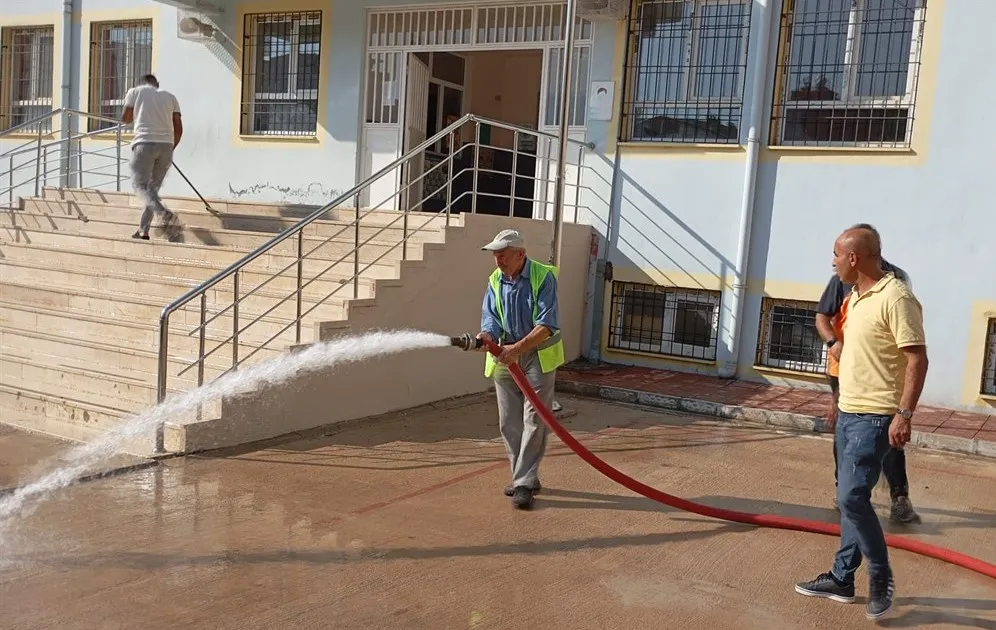 Mardin’de Okullar Yeni Eğitim Öğretim Yılı İçin Yıkanıyor