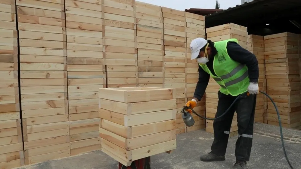 Mardin Büyükşehir Belediyesinden ahşap saksı üretimi