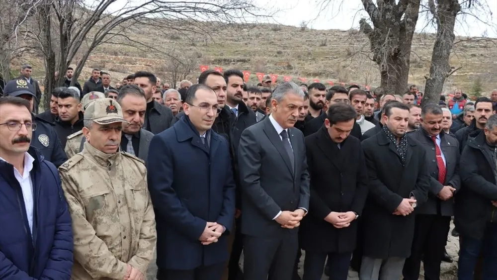 BAŞYURT KATLİAMI ŞEHİTLERİ MEZARLARİ BAŞINDA ANILDI