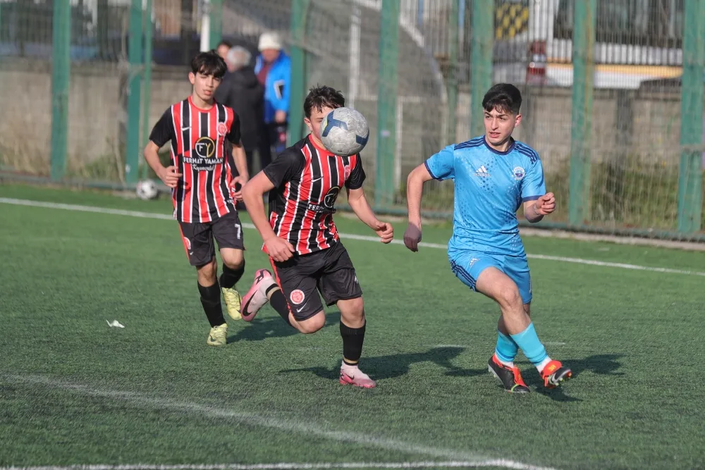 Gemlik Belediyespor U16 Takımı Namağlup Şampiyonluğa Koşuyor