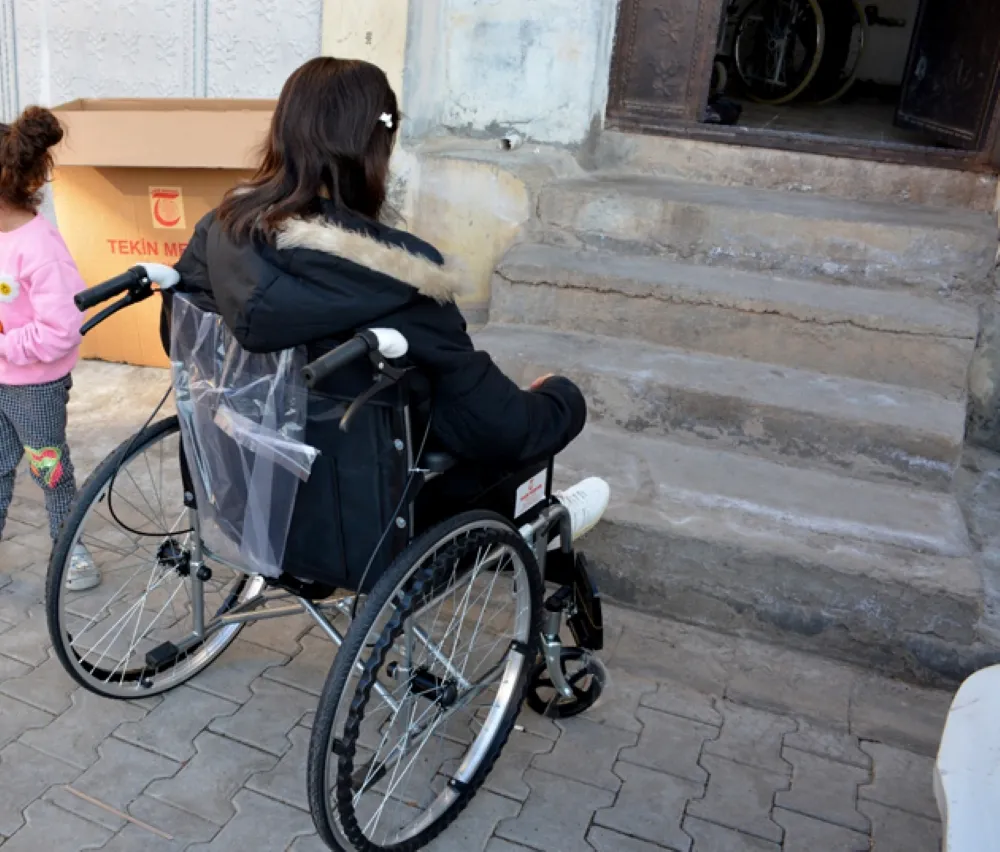 Kızıltepe Belediyesinden  3 Engelli vatandaşa tekerlekli sandalye 