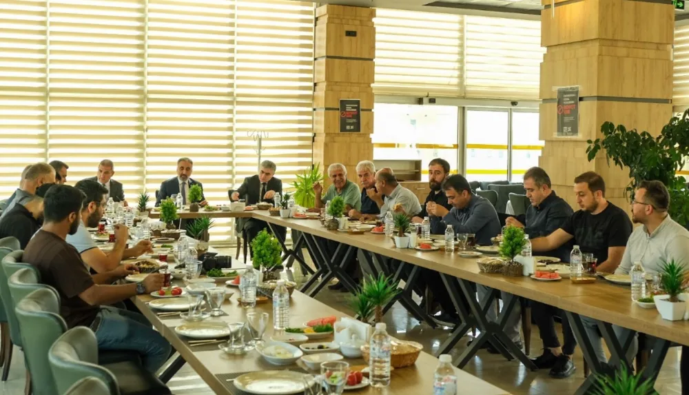 MAÜ Yönetimi   Basın Mensuplarıyla kahvaltılı toplantıda Buluştu