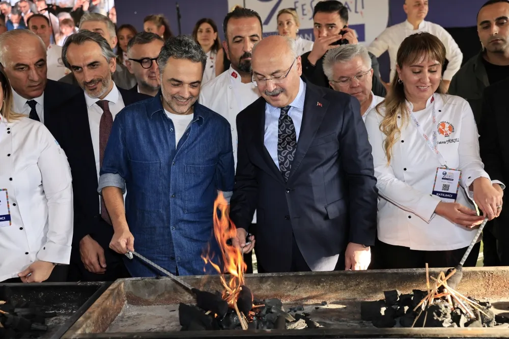 9.ULUSLARARASI  ADANA LEZZET FESTİVALİ MANGAL ATEŞİYLE BAŞLADI