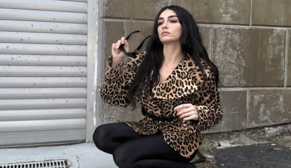 HAZAR ERGÜÇLÜ’DEN SOSYAL MEDYADA STİL FIRTINASI