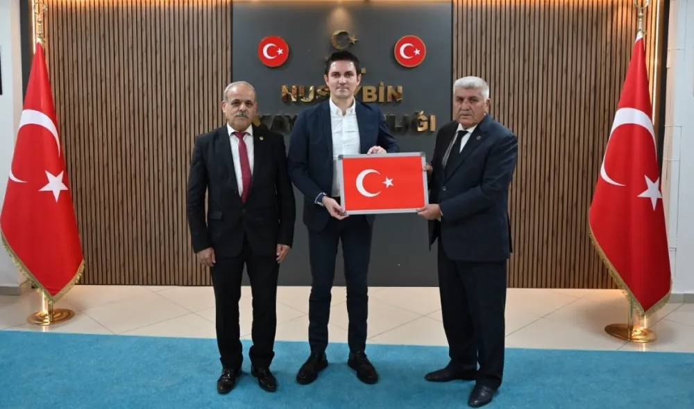 Nusaybin İlçe Kaymakamı Evren Çakır, muhtarlardan oluşan heyeti makamında ağırladı.