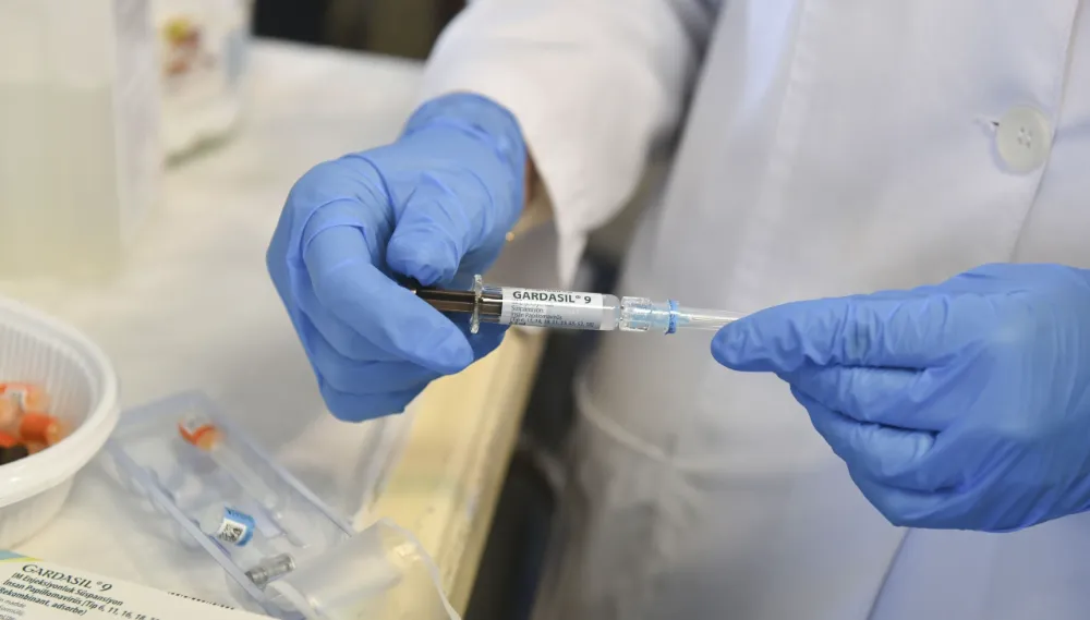 ABB’NİN HPV AŞI UYGULAMASI PROJESİ’NDE 4 BİN 875 DOZ ÜCRETSİZ YAPILDI