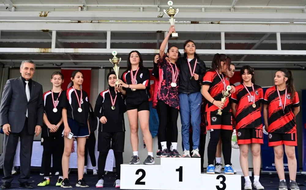 Mamak’ta Öğrenciler Cumhuriyet İçin Koştu