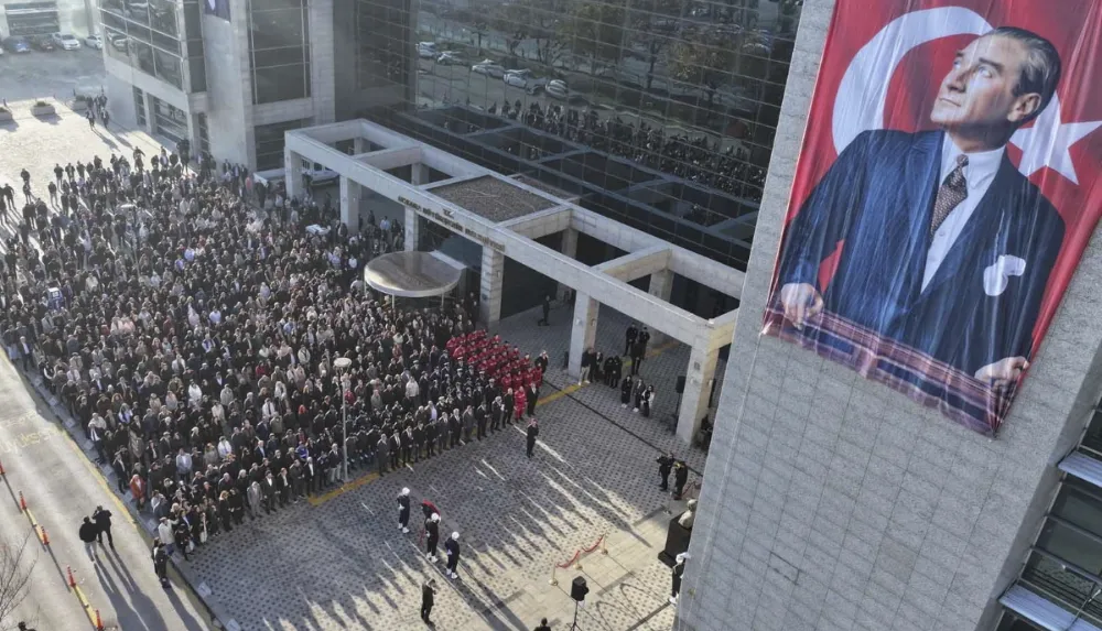 ANKARA’DA DA HAYAT BİR DAKİKALIĞINA DURDU