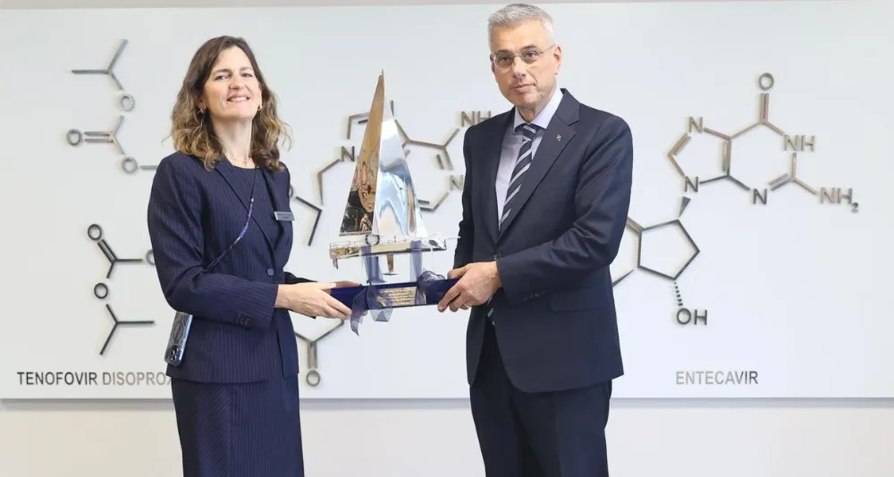 SAĞLIK BAKANI GEBZE DEKİ  İLAÇ  ÜRETİM TESİSİNİ GEZEREK ÜRETİM İLE İLGİLİ BİLGİ ALDI