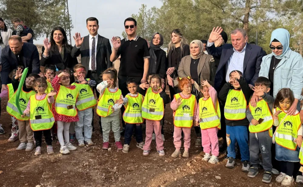 MARDİNLİ ÜNLÜ SANATÇI MURAT KURŞUN MİDYAT İLÇESİNDE FİDAN  DİKİMİ YAPTI